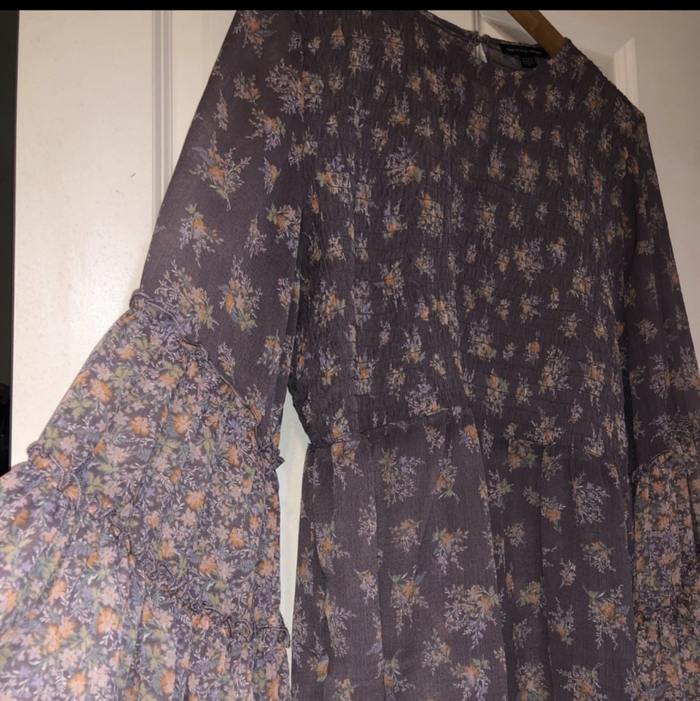American Eagle bell sleeved top